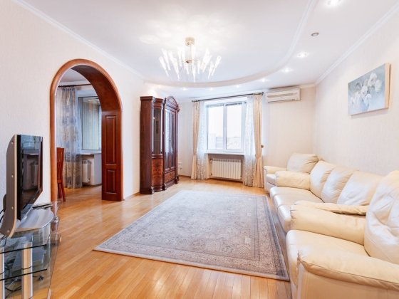 Світла та затишна 3-к квартира з якісним ремонтом Анни Ахматової 45 Киев