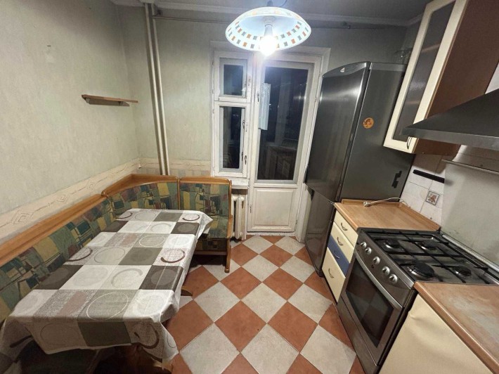 Продам 2 кімнатну квартиру Чорних Запорожців,15 поруч метро "Дарниця" - фото 1