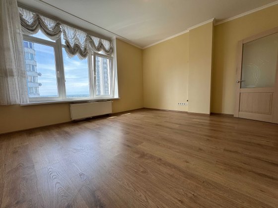 Продаж 2-к Квартири Дніпровська Набережна , метро Осокорки Киев