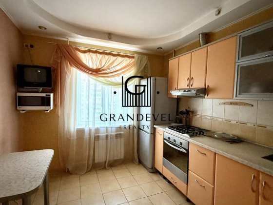 Продаж 3к кв Харківське Шосе 168Е, Вербицького, Бориспільська Киев