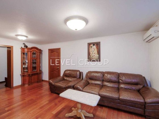 Продаж 4-кімнатної квартири з ремонтом метро Звіринецька Киев