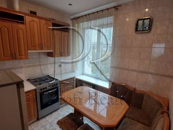 Продаж 3 кімн. квартири-сталінки вул.Харківське шосе 11/ Дарницька пло Київ