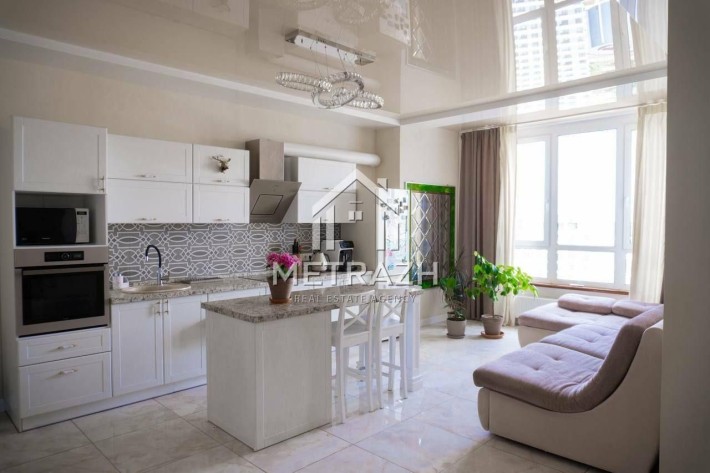 Терміново! Простора 3-к квартра у ЖК " Лазурний Блюз " - фото 1