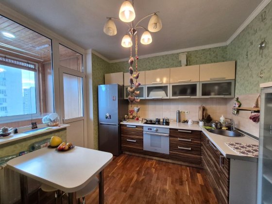 Продам укомплектовану 2 кімнатну квартиру вул.Чавдар,11 Київ