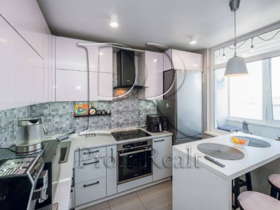 Продаж 1 кімн. квартири на вул. Соломії Крушельницької 15В/Харківська Київ