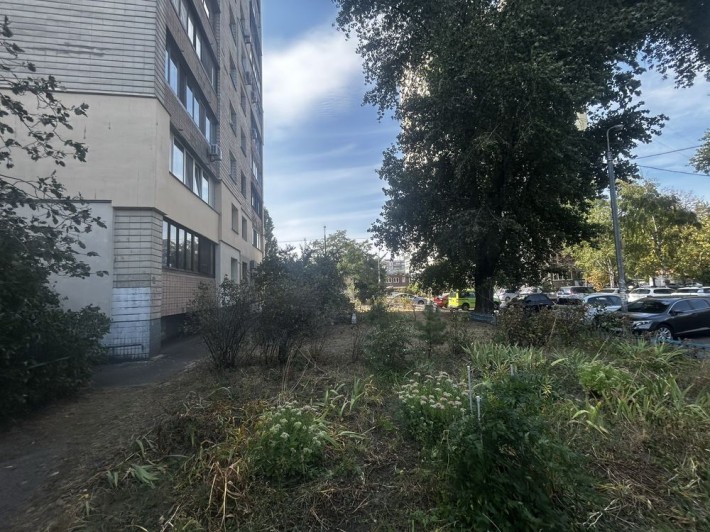 Продаж 3 кімнатна, вул.В.Нестайка(мільчакова) метро Лівобережна - фото 1