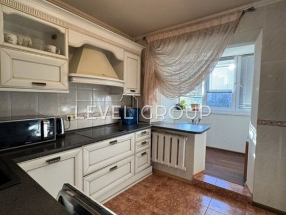 Квартира з гарним ремонтом, Позняки, А.Ахматової Киев