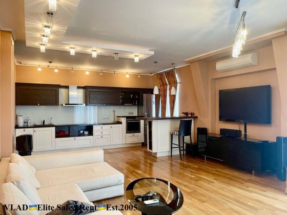 Лабораторная 8. Клубный дом на 36 квартир! Панорамный вид на костел! Київ