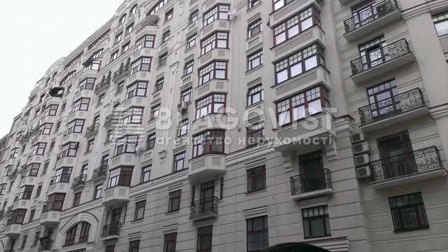 Тиха розкіш. Золоті ворота.  Іринінська 5/24. 270 м. Хрещатик. камін - фото 1