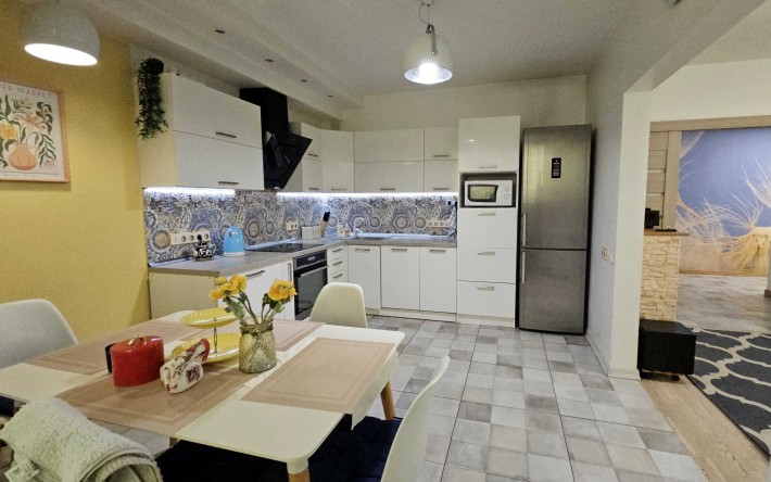 Харківське шосе, 56. Дизайнерська квартира! Кухня-вітальня +3 спальні. - фото 1