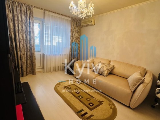 Продаж / Квартира 3к / вул. Ахматової Анни, Позняки Киев