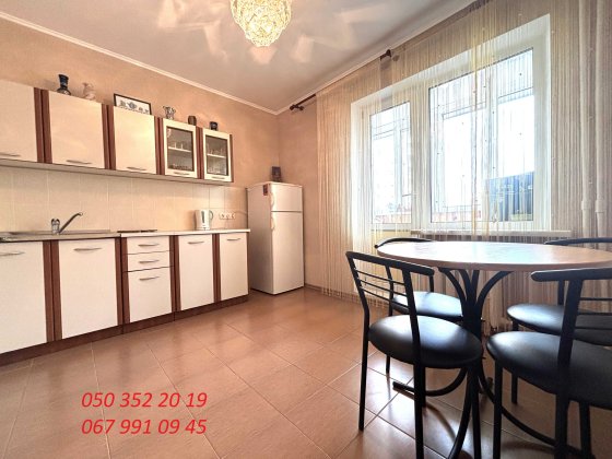 Продаж 1 Дарницький, вул. Драгоманова 1-к Київ