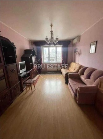 Продам 2к на низькому поверсі у тихому та розвинотому місці Троєщина - фото 1