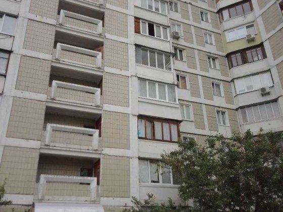 Продам.3кімн. Позняки.Дарницкий р-н.вул.Срібнокільска 4 Киев