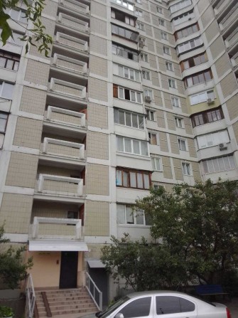 Продам.3кімн. Позняки.Дарницкий р-н.вул.Срібнокільска 4 - фото 1