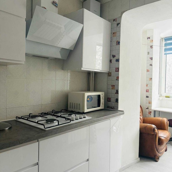 Велика 1-кімнатна квартира вул. Анни Ахматової - фото 1