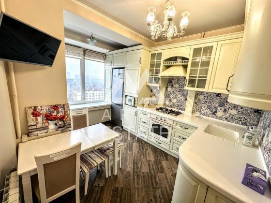 Продам 2к. квартиру бульв. Лесі Українки 36-б Бул. Міхновського Київ