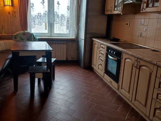 Продам трикімнатну Григоренко 12 Київ