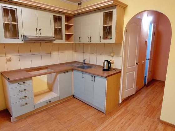 Б. Гмирі 15, м. Осокорки, Дарницький р-н. Киев