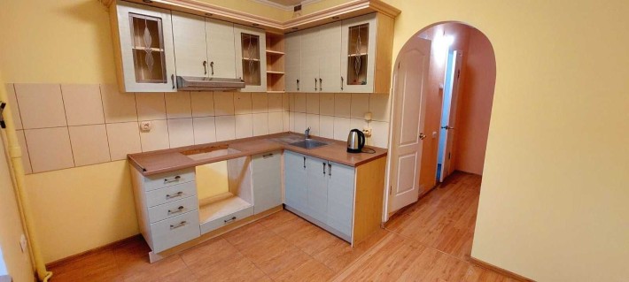 Б. Гмирі 15, м. Осокорки, Дарницький р-н. - фото 1