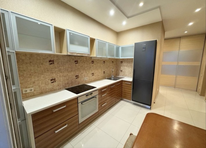 Продається 2 кімнатна квартира по вул. Оболонська Набережна 3 - фото 1