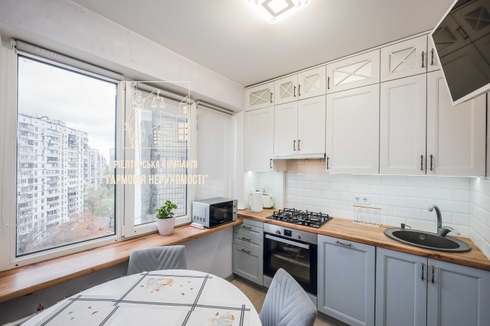 3-кімн. з новим ремонтом біля метро. - фото 1