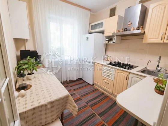 Безнал Продам 3 кімнатну квартиру  на Печерську  Бойчука Михайла Київ