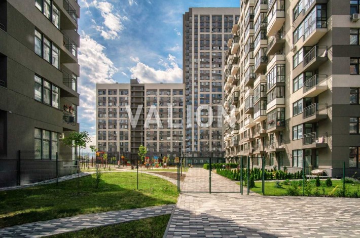 Продаж 3к квартири, Варшавський, 8 черга, Олеся Александра 2а - фото 1