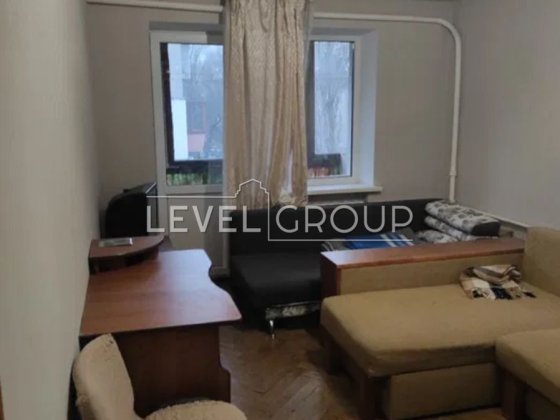 ТЕРМІНОВО ПРОДАМ 1-к вул. Стадіонна, 21/1 у Соломянському районі Киев