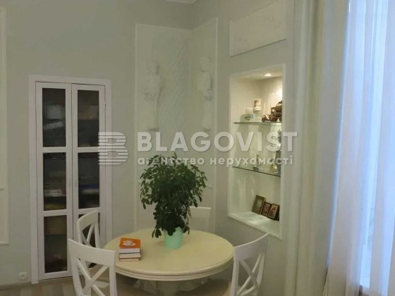 Дореволюційний будинок з оригінальною лепниною Продаж Поділ Київ