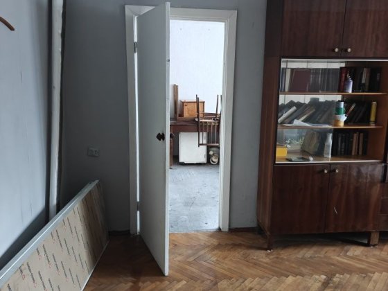 Продається двокімнатна квартира на Зодчих 16 Київ