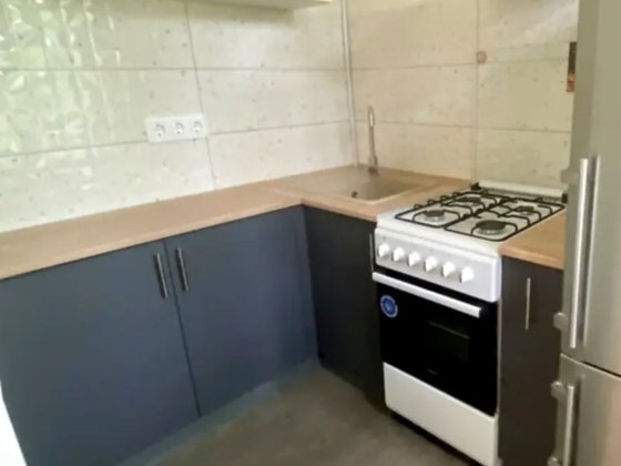 Продам 1 кімнтнатну квартиру Щусєва 13 метро Дорогожичі правий берег Київ