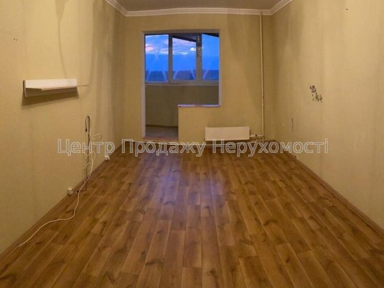 Продам 1-кімнатну квартиру біля метро Київ