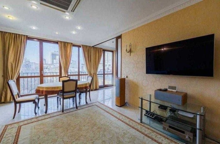 4к 142м2 Рейтарська 26 Історичний Центр Гончара Золоті Ворота - фото 1