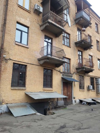 Продам 2к Подільський р-н вул Межигірська буд 37 - фото 1