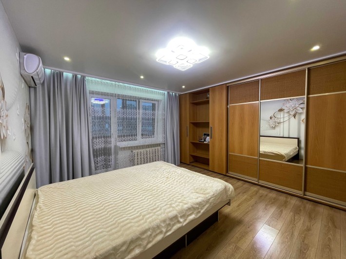 З ремонтом та меблями 4 кімнатна квартира /80 кв.м/Київ/м.Житомирська - фото 1