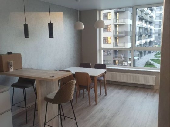 Продаж квартири з якісним ремонтом в Варшавському мікрорайоні Київ