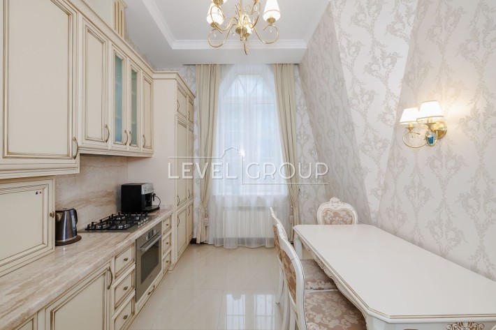 Унікальна квартира в Подільському районі вул.Кожум'яцька 18-А - фото 1