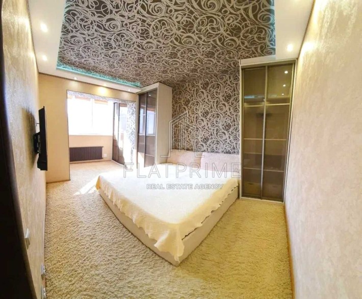 Продаж 3 кімнатної квартири з дизайнерським ремонтом - фото 1