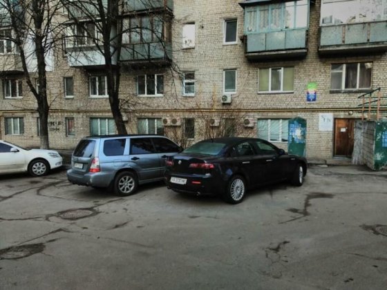 Метро Шулявська — 5 хвилин пішки,  вул Олекси Тихого 55/13 Київ