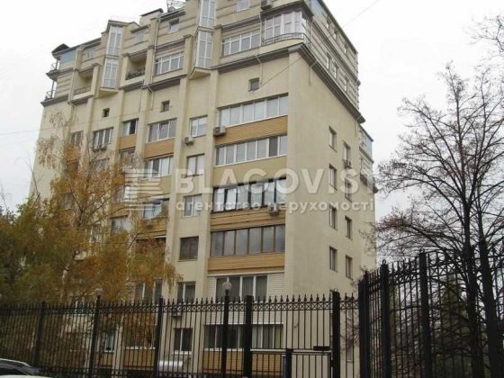 Франка Івана, 24а  квартира  центр  ст.М"Золоті Ворота" Київ