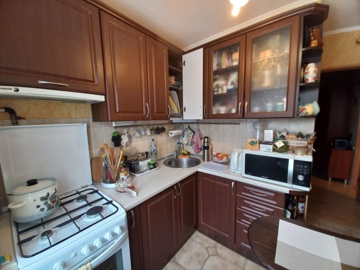 Продаж 3к кв., вул. Петра Ніщинського, 12, до ст.м. Вокзальна 1.8км - фото 1