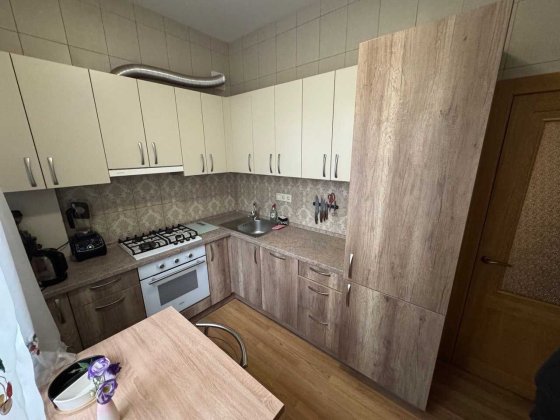 Продам 2к ремонт Поділ вул Верхній Вал 50А Метро Контрактова Площа-7хв Київ