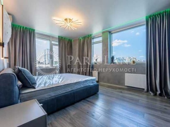 Трикімнатна квартира з ремонтом в ЖК Manhattan Киев
