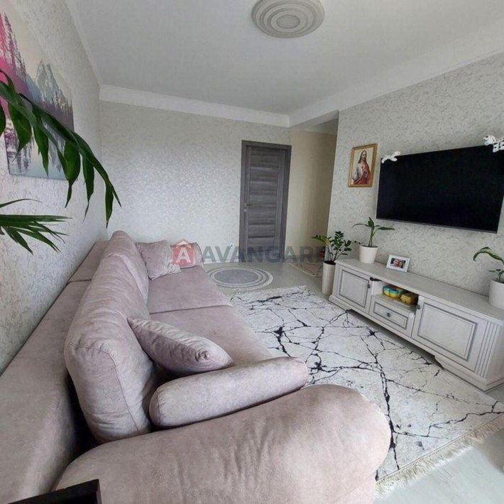 Продаж 3-кімнатної квартири 60,8 м з ремонтом і меблями - фото 1