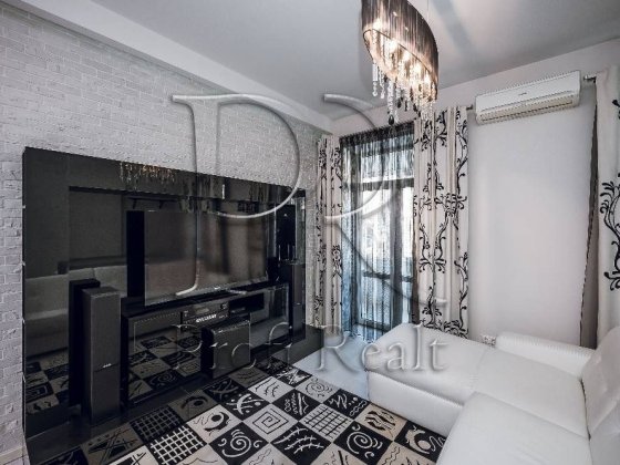 Продаж 2 кімн. квартири на Подолі, вул. Ярославська 30 Київ