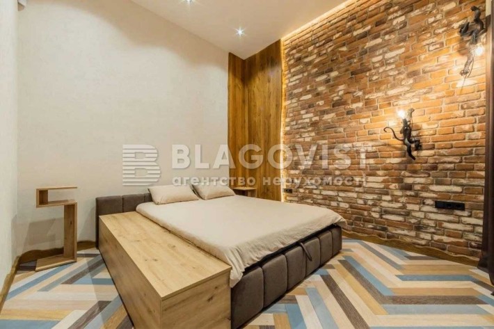 Продаж 2к квартири 50м2 ремонт Паркінг Михайлівська 6а Центр Майдан - фото 1