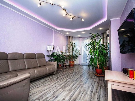 Без%. Продам 4-к квартиру с паркингом, ул. Дмитриевская 75. Київ