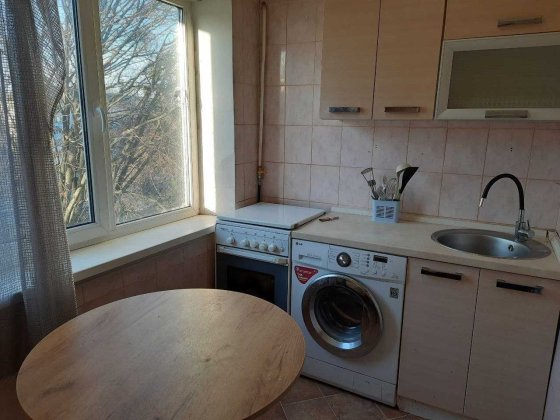 1к в гарному стані з меблями та технікою Киев