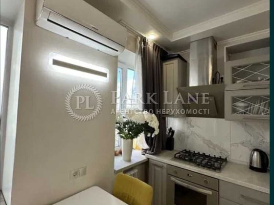 Продаж 1к квартира Набережно-Хрещатицька 33 Поділ Контрактова площа Київ